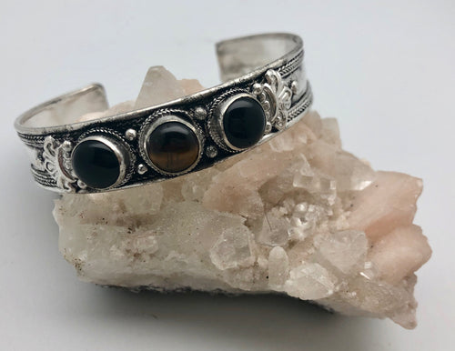 Modern Tibet Silver Cuff Bracelet with Onyx and Labradorite Cabochon